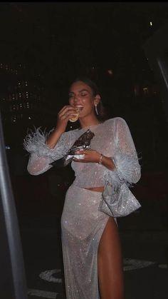 Bachelorette Inspo, High Split Dress, Glamour Party, Sparkle Outfit, Disco Glam, Fest Outfits, Glam Outfit, Nye Outfits, Glam Party