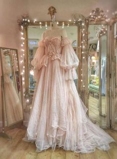 Gaun Abad Pertengahan, Kain Tile, Fantasy Gowns, Fairytale Dress, Princess Wedding Dresses, Ball Gowns Prom, Vestidos Vintage, Pink Tulle, Fantasy Dress