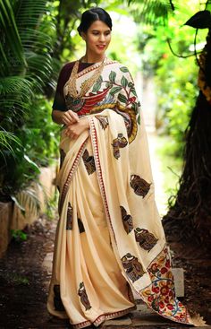 Designer Blouses Online, Kalamkari Sarees, Saree Bollywood, Dresses By Pattern, Crepe Saree, Saree Blouse Patterns, Kalamkari Saree