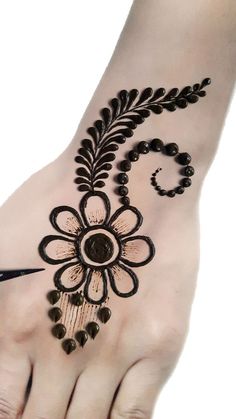 Mehandi Degins, Mehndi Design Back Hand, Stylish Mehndi Design, Henna Flower Designs, Rakhi Special, Floral Henna Designs, Tato Henna, Mehndi Designs Bridal Hands, Henna Art Designs