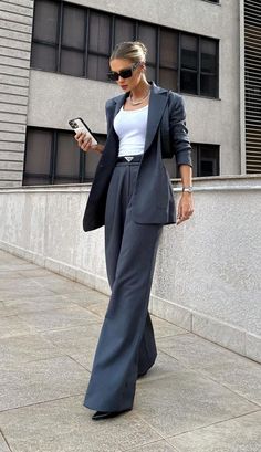 Tech Executive Fashion, 1930s Inspired Outfits, Business Cocktail Outfit, Executive Outfit, Formal Attire Women, Buisness Casual Women, Elegantes Outfit Damen, Cute Professional Outfits, Rok Outfit