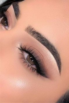 Makeup Ideas For A Black Dress, Natural Formal Makeup Blue Eyes, Graduation Makeup Ideas Natural, Black Liner Makeup, Machiaj Smokey Eyes, Grad Makeup, Grad Hair, Membentuk Alis, Eye Makeup Images