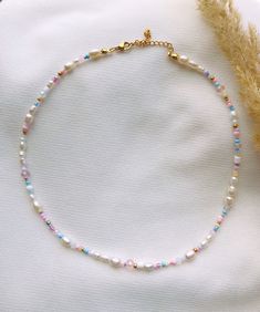 Aruba handmade colorful necklace in pastel / beaded necklace - Etsy.de Pearl Necklace Colorful, Colorful Pearl Necklace, Pearls Jewelry Diy, Handmade Pearl Jewelry, Handmade Pearl Necklace, Diy Collier, Colorful Necklace, Diy Jewelry Unique, Necklace Colorful