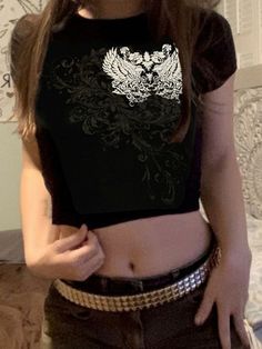 ⚡️Free Shipping 2022 Vintage Print Rhinestone Detail Crop Top Black L under $13.00 in Tops&Tees at AnotherChill.com Online. Style: Casual/Street/Y2K/Vintage/Punk/Grunge. Color: Black. Fabric Content: Polyester, Spandex. Fit Type: Slim fit. Neckline: Crew Neck. Sleeve Length: Short Sleeve. Design: You'll absolutely love these vintage finds. This little top has a fairy wing pattern featuring, with a cropped length and multi rhinestones decor on it, style with your fingerless gloves and cargo pants Fairy Wing Pattern, Grunge Clothes Aesthetic, Softboy Outfits, Aesthetic Outfits Vintage, Street Grunge, Wing Pattern, Street Y2k, Cropped Tee Shirt, Short Sleeve Design