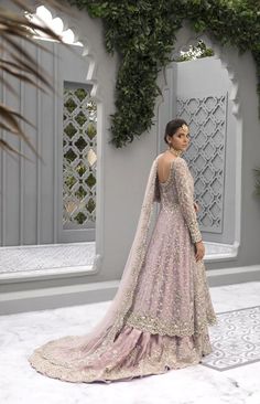 Lilac Lengha, Pakistani Pishwas, Lilac Lehenga, Eid Outfit Ideas, Brocade Lehenga, Lehenga Dress, Pakistani Bridal Dress, Walima Dress, Latest Bridal Lehenga