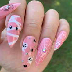 Pink Mummy Nails, Magnetic Halloween Nails, Halloween Nails With Pink, Glitter Ghost Nails, Halloween Gender Reveal Nails, Halloween Nail Designs Ghost, Barbie Halloween Nails, Halloween Nails Girly, Pink And Orange Halloween Nails