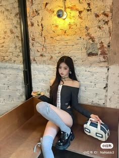 Fashionable Poses, Knee High Socks Outfit, High Socks Outfits, Fashion Bella, Girl Fashion Style, Sock Outfits, Female Anatomy, Fitness Inspo, All Black