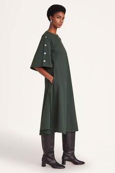 A bias-cut dress with clean lines and a modern feel, the FALTEN has front and back centre seams that accentuate its construction. Button plackets on the side seams and sleeves are fastened with iridescent shell buttons and can be worn partially open or closed. The FALTEN has a flattering, body-skimming fit and features an invisible side zip and side pockets. It is unlined and crafted in Japanese 100% cotton twill. Forest Dress, Iridescent Shell, Tiered Dresses, Tiered Tops, Bias Cut Dress, Summer Wedding Guests, Cut Dress, Smock Top, Deep Forest