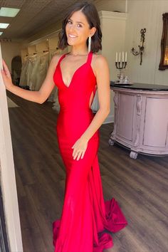 Hot Pink Homecoming Dresses, Prom 2k22, Prom Dress With Open Back, Debs Dresses, Rustic Wedding Gowns, Ski Party, Prom Dress With Train