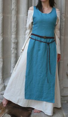 Medieval Dress Diy, 15th Century Fashion, Biblical Clothing, Viking Apron Dress, Biblical Costumes, Medieval Tunic, Viking Tunic, Celtic Clothing