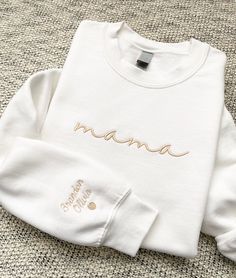 Mama Embroidered Sweatshirt, Mama Crewneck Sweatshirt, Pregnancy Reveal Gifts, Mama Crewneck, Mama Sweater, Kids Names, Pregnancy Reveal, Mama Sweatshirt, Embroidered Clothes