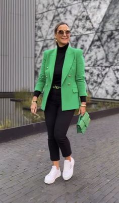 Mode Ab 50, Fashionable Work Outfit, Blazer Outfits For Women, Stylish Work Attire, Business Casual Outfits For Work, Green Blazer, Classy Work Outfits, Classy Casual Outfits