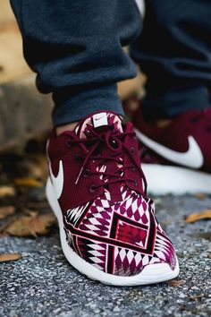 Nike Maroon Patterned Shoes Nike Skate, Nike Free Runners, Sneaker Nike, Nike Free Run, Roshe Run, Nike Trainers, Nike Shoes Cheap, Nike Lunar, Nike Roshe Run