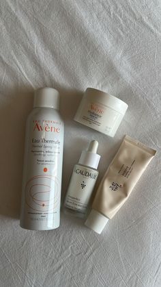 Avene Skincare Aesthetic, Best Skincare For Sensitive Skin, That Girl Skincare, Cute Skincare Products, Morning Skincare Products, Skincare Pictures, European Skincare, Soothing Skincare, Avene Skincare