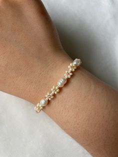 Ivory Flower Bead Bracelet Dainty Daisy Bead Bracelet - Etsy Daisy Bead Bracelet, Flower Bead Bracelet, Ivory Flower, Bracelet Pearl, Bracelet Dainty, Ivory Flowers, Chain Extenders, Flower Bracelet, Beaded Flowers