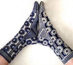 Starry Starry Night Socks Norwegian Pattern, Socks Knitting Pattern, Starry Starry Night, Socks Knitting, Lang Yarns, 자수 디자인, Paintbox Yarn, Dress Gloves