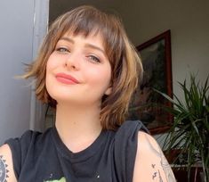 Shag Bob Round Face, Shaggy Short Hair Square Face, French Shag Haircut Short, Short Bob Bangs Round Face, Short Textured Bangs, Straight Shaggy Bob, Textured Bangs Short Hair, Bob Hairstyle With Bangs Women, Choppy Chin Length Hair With Bangs