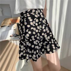 Name:new style Daisy skirt, floral skirt chiffon A-line skirtMaterial:chiffonColor:as pictureFeatures:floralSize(cm):M,L,XL 1inch=2.54cmM:length:41,waist:81L:length:42,waist:85&ltbr/>&ltp&gtXL:length:43,waist:89</p>&ltbr/>&ltp&gtNote:Due to different measurement methods,there will be 1-3 error(unite:cm), please understand.</p>&ltbr/>&ltp&gtPlease check the size carefully when you choose items,thank you.</p>&ltbr/>