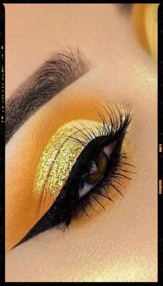 Yellow Brown Makeup Look, Mustard Yellow Eyeshadow Looks, Black And Yellow Makeup Looks, Yellow Make Up, Black And Yellow Makeup, Hogwarts Makeup, Hufflepuff Makeup, Yellow Makeup Looks, Yellow Eyeshadow Looks