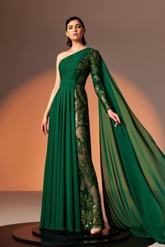 Description Dark Green A-line, Long dress Fitted, Long Sleeves Open neckline One Sleeve Embroidered lace, Chiffon Modifications Accepted Custom Measurements Accepted Crepe georgette Dry Clean Evening Dress Made in Lebanon 826 Asymmetrical Evening Gown, Drapping Dress Ideas, Asymmetric Dresses, Long Sleeve Green Dress, Marchesa Couture, Chiffon Party Dress, Outfits Dress, Midi Dress Style, Long Evening Dress