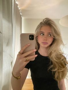 90's haristyle, mirror pic, blond, girls American Beauty, Dream Hair, Blonde Girl, Hair Highlights, Hair Looks, Hair Goals