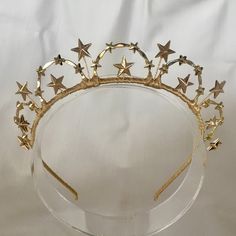 Handmade and uniquely designed headpieces from the Star Collection. Drawing inspiration from all things celestial, a whimsical and striking galactic trend perfect for a wide range of occasions. A boho tiara of bright gold toned rustic stars hand wired onto a satin wrapped band. The larger stars are about 1cm (half inch) across.  To shop more items from the Star Collection: https://www.etsy.com/au/shop/MerineDesigns?ref=simple-shop-header-name&listing_id=711775814&section_id=26869808 Star Jude Demorest, Star Tiara, Boho Tiara, Ballet Tiaras, Headband Bridal, Tiara Wedding, Star Headband, Hair Wreaths, Bride Headpiece