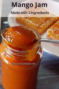 Close-up of mango jam in a glass jar. How To Store Mangos, Freezer Jams, Mango Muffins, Jam Homemade, Jelly Maker, Recipe Mango, Mango Banana Smoothie, Mango Jelly