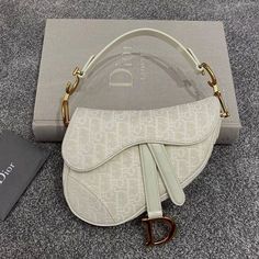 Tas Celine, Nightlife Outfits, Gucci Clothes, Coquette Fashion, Clothes Items, Aesthetic Bags, Women Y2k