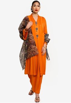 https://www.zalora.com.my/rizalman-for-zalora-habibah-loose-kebaya-orange-1843073.html?gclid=Cj0KCQjwp86EBhD7ARIsAFkgakjgkgRlgNRk-AxMX_WOsWjh45HZlkVvVdZQ_Q-9ggZzaWfXiWG2Er0aAmcHEALw_wcB Traditional Outfits Malaysia, Bridal Maxi Dress, Fashion Portfolio, Modern Dress, Traditional Dresses, Fashion Makeup, Traditional Outfits