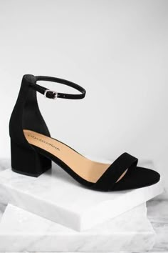 Short Black Heels, Prom Shoes Black, Black Heels Prom, Black Heels Outfit, Hak Tinggi, Black Heels Low, Heels Prom, Cute Shoes Heels, Prom 2020