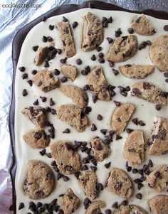 a chocolate chip cookie and cream dessert on a pan