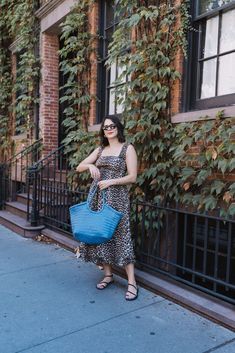 How to style a leopard dress for spring and summer. Outfit Idea