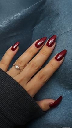 Fall Red Color Nails, Vacation Fall Nails, Fall Chic Nails, Solid Fall Nail Colors, Red Fall Nails Acrylic, Fall Nails Ideas Autumn Simple, Mahogany Nails, Fall 2024 Nails, Sparkly Nail Ideas