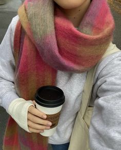 Colorful Scarf Outfit, Winter Fashion Scarf, Blanket Scarf Outfit, Scarf Aesthetic, Scarf Outfit Winter, Trendy Scarves, Thick Scarf, Cooling Scarf, Cute Scarfs