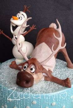 the cake is decorated with frosting and features characters from disney's frozen world