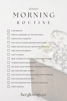 be "that girl" by using this aesthetic checklist to establish an easy yet impactful morning routine and become your best self. That Girl Morning Routine, Women Daily Routine, Aesthetic Checklist, Slow Morning Routine, The Gratitude Journal, Morning Routines List, Morning Checklist, Girl Morning Routine