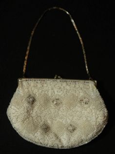 "Enjoy dining, the opera, theater or a party with this eye catching white and silver beaded kiss lock clutch handbag that's likely a 1940's or 1950's (or older?) collectible with a romantic, art deco style. This sparkly beaded vintage purse in really great pre-loved condition and shows some age/wearing and it's clean inside and out without any major issue that we could find. Check out all the pictures and get this truly lovely evening purse! Measurements: Chain Strap shoulder hang to bottom of p Vintage Beige Party Bag, Formal Vintage Evening Bag With Pearl Handle, Elegant Beaded Evening Bag For Vintage Events, Vintage Evening Clutch With Pearl Handle, Vintage Pearl Handle Clutch Evening Bag, Vintage Party Bag With Pearl Handle, Elegant White Evening Bag For Vintage Events, Beaded Beige Evening Bag, Vintage White Party Bags