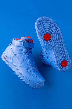 Three things come to mind when thinking of Don C and his Just Don imprint: premium materials, expert product storytelling and, of course, the man’s undying love for all things Chicago. For his latest collaboration with Nike, Don C finishes off an Air Force 1 High in the striking colors of the Windy City’s flag and borrows the Air Force 2’s heel cup. Latest Nike Shoes, Jordan Shoes Wallpaper, Shoes Wallpaper, Nike Shoes Air Force, Jordan Shoes Girls, Shoes Sneakers Jordans, Nike Shoes Jordans, Nike Air Shoes, Fresh Shoes