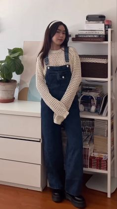 Lo Fi Aesthetic Outfits, Bell Sleeves Outfit, Overalls Outfit With Long Sleeve, Avant Basic Aesthetic, Cute Proffesional Clothes, Overall Fits Aesthetic, Decent Outfits, Spring Outfit Aesthetic, Coquette Outfit Mid Size