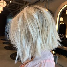 Hair Dye Color Ideas, Short Platinum Blonde Hair, Ice Blonde Hair, Short Blonde Bobs, Blonde Bob Hairstyles, Blonde Hair Inspiration, Hair Affair, Platinum Blonde Hair, T B