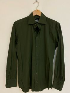 For Sale: DOLCE & GABBANA Martini Shirt Forest Green L/S Cotton Button Up - Size: 15.5 / 39 ***All Measurements are in INCHES, and were taken with the clothing item laying flat. Shoulder 17 Inches (Shoulder Seam to Shoulder Seam, measured directly across) Chest 20.5 Inches (Pit to Pit, measured directly across) Length 30 Inches (Point Nearest to Collar to Bottom Hem) Sleeve Length 24 Inches (Shoulder Hem to End of Sleeve) ***Please look photos over carefully! And please ask me any questions you Forest Green Button Up Outfit Men, Classic Green Tops With Spread Collar, Green Button-up Dress Shirt For Work, Classic Green Business Tops, Green Long Sleeve Business Shirt, Business Green Long Sleeve Shirt, Business Long Sleeve Green Shirt, Green Cotton Dress Shirt For Work, Green Long Sleeve Business Top