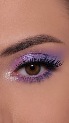 A los que me sigan los sigo Natural Eyeshadow Looks, Purple Makeup Looks, Everyday Eyeshadow, Wedding Makeup Tutorial, Eyeshadow Brush Set, New Years Eve Makeup, Holiday Makeup Looks, Natural Eyeshadow