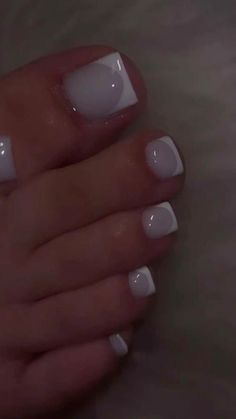 French Tip Nails Feet Design, Pink And White Ombre Pedicure, Milky French Tip Toes, Acrylic Pedicure Ideas, Basic Pedicure Ideas, Milky White Nails And Toes, Nut White Toes, Arclyc Nail Ideas, Jayda Nails