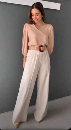 Office Attire Women, Outfit Primavera, Office Attire, Wide Pants, Casual Style Outfits