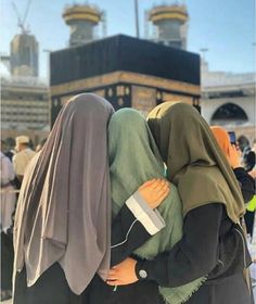 Muslimah Fashion Casual, Hijab Dp, Girly Dp, Hijab Style Tutorial, Girl Friendship, Muslim Couple Photography, Best Friend Quotes For Guys, Cute Couple Outfits, Hijabi Aesthetic