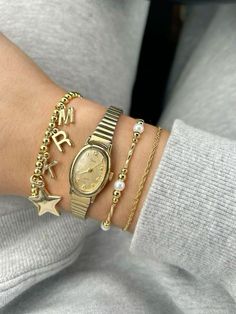 Bracelet Stack Inspiration, Gold Bracelet Stack With Watch, Gold Bracelets Aesthetic, Bracelet Stack With Watch, Watch Instagram Story, Watch And Bracelet Stack, Watch Bracelet Stack, Watch Stack