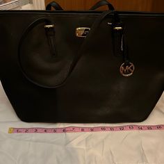 Black Michael Kors Purse Michael Kors Purse, Coach Horse And Carriage Tote, Purses Michael Kors, Michael Kors Jet Set, Shoulder Bags, Michael Kors, Bag Lady, Purse, Tote Bag