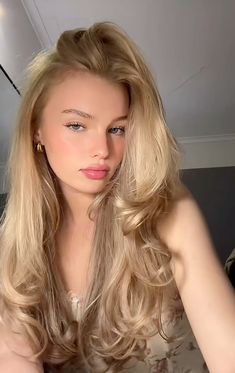 Vogue Beauty, Golden Hair, Haircuts Straight Hair, Long Blonde, New Haircuts, Long Blonde Hair, Great Hair, Aesthetic Hair