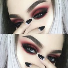 Intense Smokey Eye, Female Ghostface Makeup, Evil Queen Eye Makeup, Gothic Baddie Nails, Vamp Eye Makeup, Dramatic Witch Makeup, Easy Colorful Makeup Looks, Goth Cat Eye Makeup, Gothic Hooded Eye Makeup