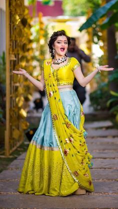 Yellow Half Saree, Lehanga Models, How To Style Crop Tops, Blouse Styling, Disco Lemonade, Bagh Print, Indigo Saree, Indian Dress Up